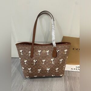 NWT Coach X Peanuts City Tote In With Snoopy Woodstock